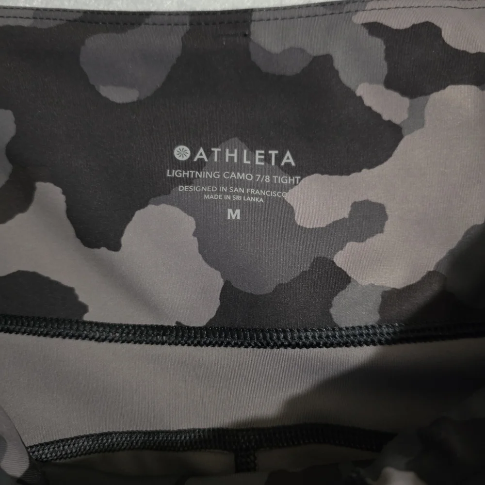 Athleta Womens Black Lightning Camo 7/8 Tight 487500 Size Medium